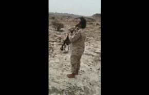 لحظه خودکشی «مزدور ائتلاف علیه یمن» پس از تحقیرهای افسر سعودی + فیلم (+18)