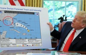 ترامب يداري 'خطيئة الإعصار'.. بالخريطة المزيفة