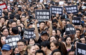 زعيمة هونغ كونغ: تصعيد العنف لن يحل المشاكل الاجتماعية