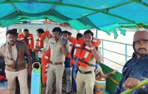 واژگونی قایق گردشگران در هند با حدقل ۷ کشته و ۴۰ مفقود
