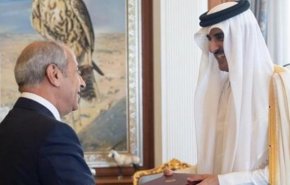 سفیر اردن استوارنامه خود را تقدیم امیر قطر کرد

