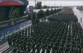 استعراض عسكري في ايران يهزّ الارض.. شاهد الفيديو