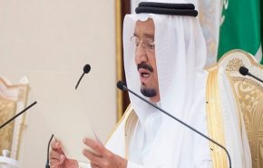 پادشاه عربستان به متجاوزین به یمن مدال می‌دهد!