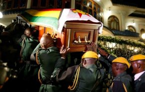 بعد جدل مع الحكومة.. عائلة موغابي تنظم جنازته في منزله الريفي
