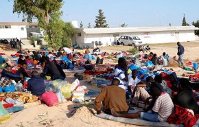  مفوضية اللاجئين تبدأ بإجلاء عشرات المهاجرين من ليبيا الى رواندا
