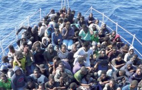 هروب عشرات المهاجرين بعد إنقاذهم قبالة سواحل ليبيا

