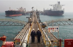 ايران تشرع بتجهيز محطة لتصدير النفط الخام عبر بحر عمان
