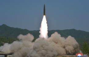 تصاویری جدید از آزمایش موفقیت آمیز یک موشک بالستیک در کره شمالی 