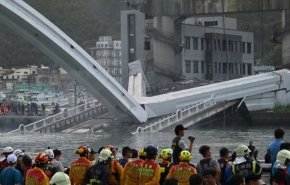 ریزش پل در تایوان، 5 نفر را به کام مرگ کشاند+ فیلم