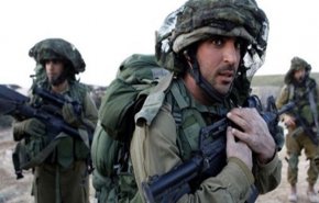 بالفيديو: ضابط اسرائيلي يضرب جنوده لفرارهم من متظاهرين فلسطينيين

