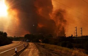 وزش بادهای خشک و خطر آتش سوزی در آمریکا/ برق ۹۰۰هزار خانوار در کالیفرنیا قطع می شود