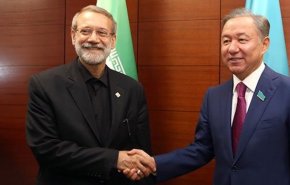لاريجاني يؤكد على تعزيز العلاقات التجارية بين ايران وكازاخستان