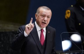 أردوغان يهدد ويتوعد..'تركيا لن تتراجع عن هجوم سوريا'