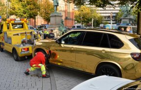الشرطة الألمانية تحتجز سيارة ذهبية.. مالسبب؟