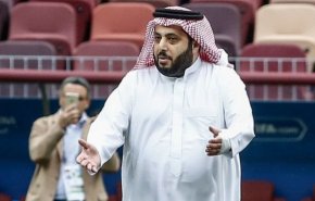 تركي آل الشيخ يثير سخرية سعوديين