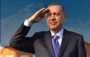 شاهد..تحية عسكرية لأردوغان لعملية 