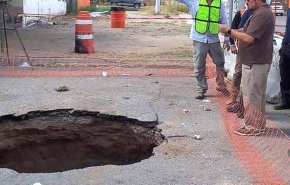 رجل يثير ضجة في المكسيك بعد اختفائه في حفرة