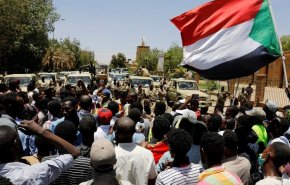 بالفيديو.. السودانيون يعبرون عن سخطهم من تباطؤ الحكومة في تنفيذ الوعود