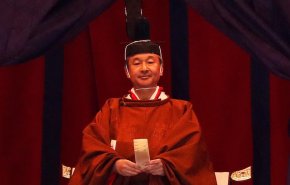 امبراطور اليابان يعلن رسميا تنصيبه