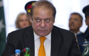 نقل رئيس الوزراء الباكستاني السابق نواز شريف من السجن للمستشفى
