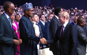 شاهد...مصافحة بوتين مع الزعماء الأفارقة في سوتشي