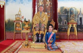 ملك تايلاند يعفي 6 موظفين في القصر الملكي