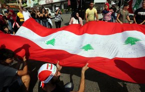 چرا لبنانی ها در مقابل بانک مرکزی تظاهرات می کنند؟