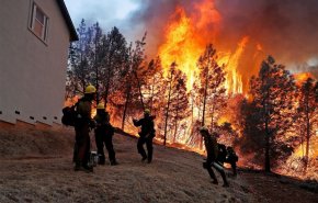 آتش‌‌سوزی در کالیفرنیا ده‌ها هزار نفر را فراری داد