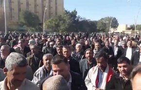 عشرات المتظاهرين يحتشدون أمام مجلس محافظة واسط