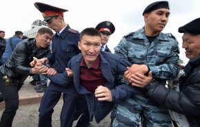 توقيف 26 شخصا خلال تظاهرة معارضة للحكومة في كازاخستان