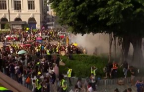 بالفيديو.. غازات مسيلة للدموع لتفريق المحتجين في هونغ كونغ