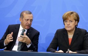 أردوغان وميركل يبحثان تطورات الأوضاع شمال شرق سوريا  