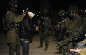 الاحتلال يعتقل 17 فلسطينيًا من الخليل