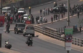فیلم|تصاویری از اوضاع در پل رینگ بیروت که رفته رفته رو به آرامش می رود