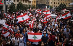 مناهضون للاحتجاجات يفضون اعتصاما للمتظاهرين في بيروت