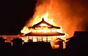 آتش قلعه تاریخی «شوری» ژاپن را در بر گرفت