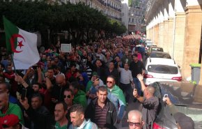 حضور الجزایری‌ها در سی وهفتمین جمعه اعتراضی