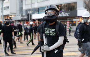 متظاهرو هونغ كونغ يهاجمون مقر وكالة 