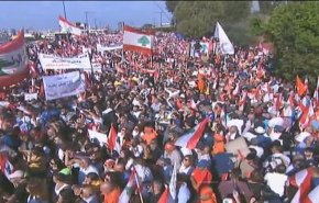 المتظاهرون اللبنانيون يرفضون اي تدخل خارجي بمصير بلادهم 
