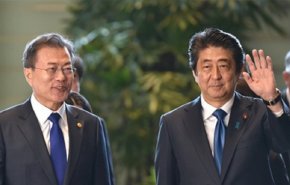 مذاکره 'مون' و 'آبه' در نشست 'آسه آن' برای حل اختلافات کره جنوبی و ژاپن