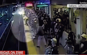 نجات مرد آمریکایی از مرگ حتمی در ایستگاه مترو + فیلم