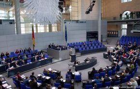 فیلم| سکته کردن نماینده مجلس آلمان هنگام سخنرانی!