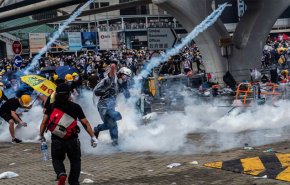 إصابة متظاهر في هونغ كونغ برصاص أطلقته الشرطة