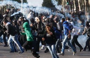 استقبال سیاستمدار فرانسوی از تظاهرات ضد اسلام‌هراسی در پاریس