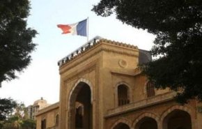 تظاهرة أمام السفارة الفرنسية في بيروت رفضا للتدخل الاجنبي 