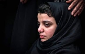 مشهد مبكي... هكذا ودعت ابنة الشهيد بهاء ابوالعطا والدها+فيديو