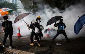 بریطانيا تصب النار على زيت 'هونغ كونغ'