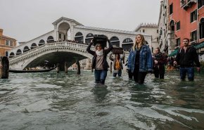 شاهد: مدينة ايطالية مدرجة علی لائحة اليونسكو تغرق 