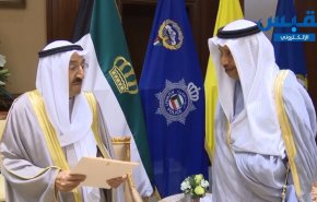 شاهد: أمير الكويت لرئيس الحكومة المستقيل: انت أكبر من الكرسي