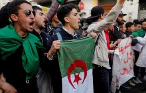  رغم الاحتجاجات... استمرار الحملات الانتخابية بالجزائر
